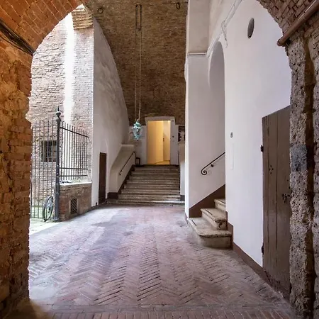 Antica Dimora Del Buongoverno * Siena