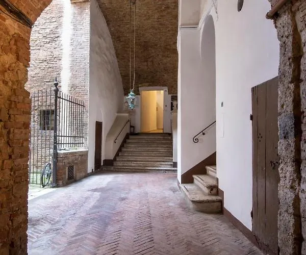 Antica Dimora Del Buongoverno * Siena